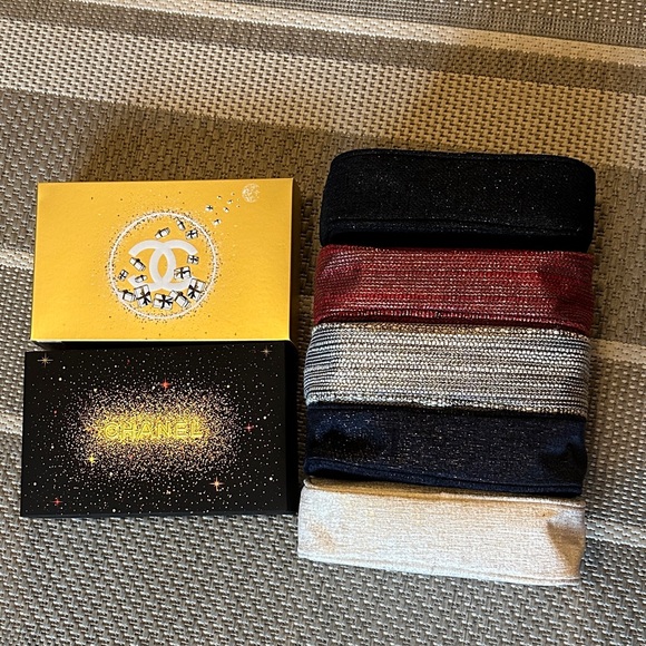 Small CHANEL Bags - Picture 2 of 3